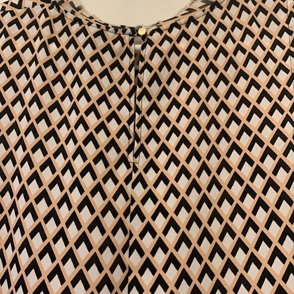 Who What Wear tan black sleeveless blouse with frayed edges Size M Length 26” - Picture 7 of 8